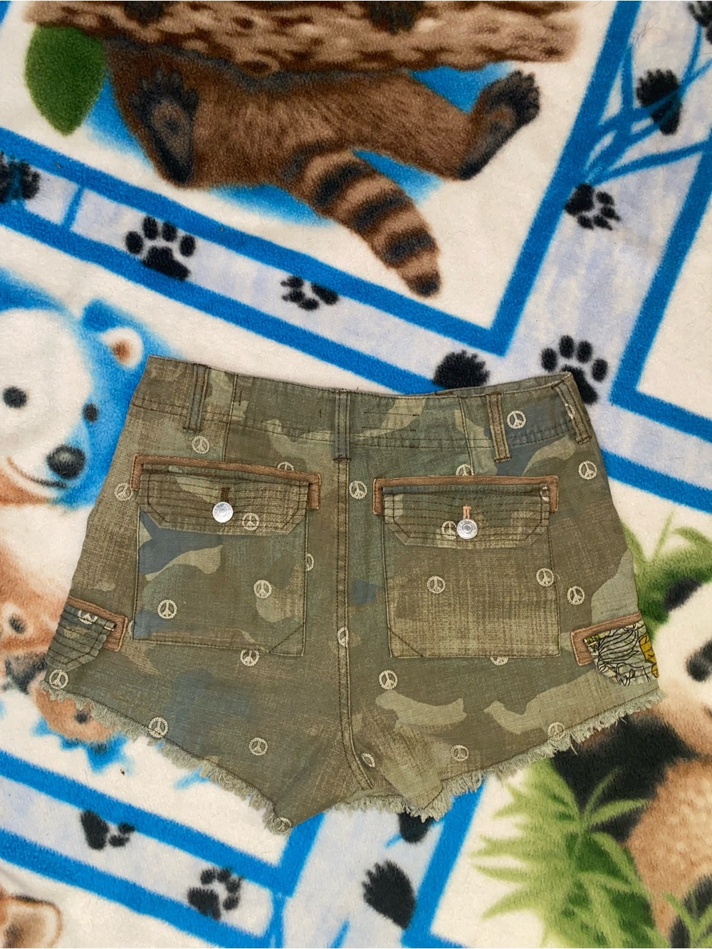 Anthropologie Olive Camo Peace-Sign Denim Shorts - Picture 6 of 6